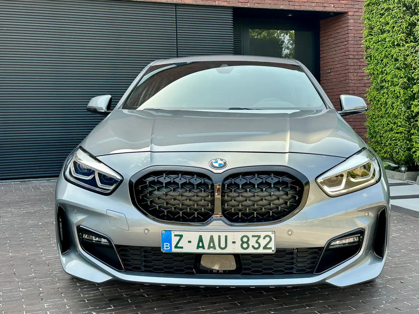 BMW 118 I Aut. M-PACK/LED/NAVI/ALCANTARA ZETELS/CRUISE Grijs - 2