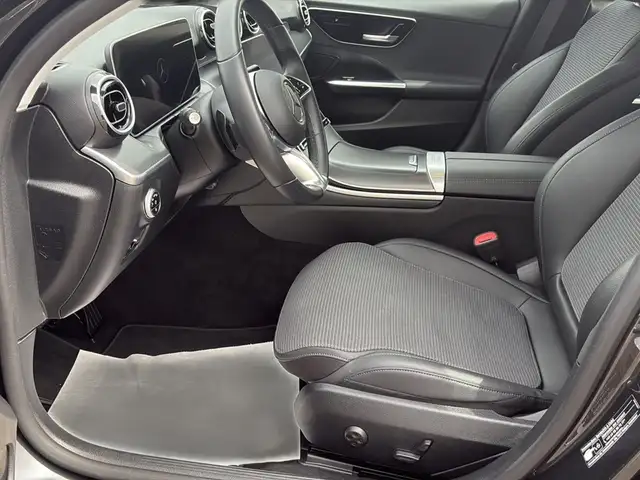 Mercedes-Benz C-Class view 13