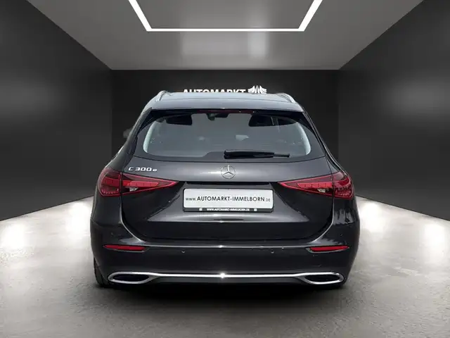 Mercedes-Benz C-Class view 9