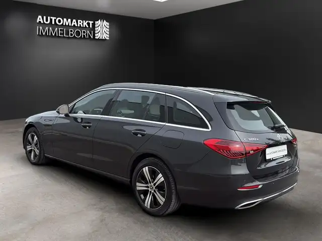 Mercedes-Benz C-Class view 5