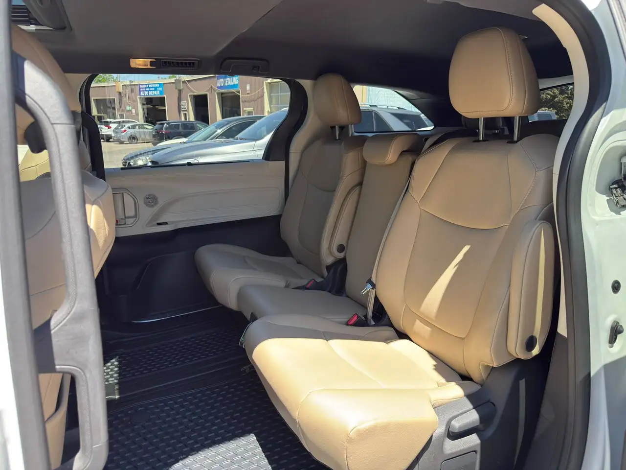 Toyota Sienna снимка Toyota Sienna