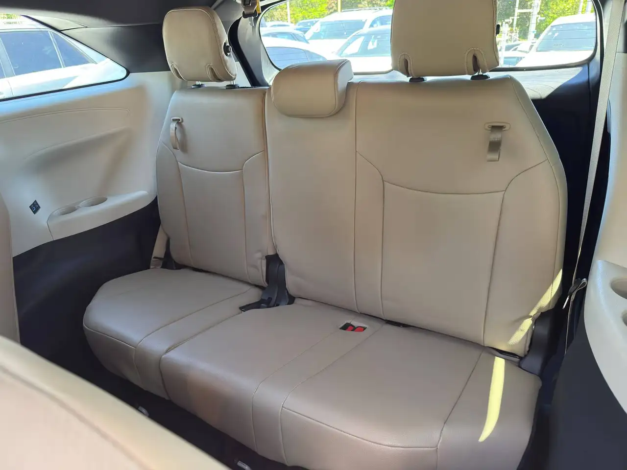 Toyota Sienna снимка Toyota Sienna