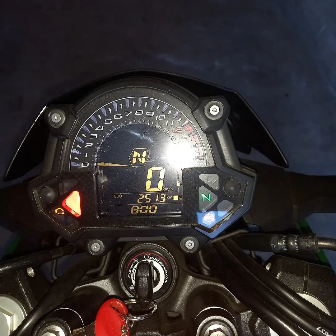 Kawasaki Z 400 Verde - 2