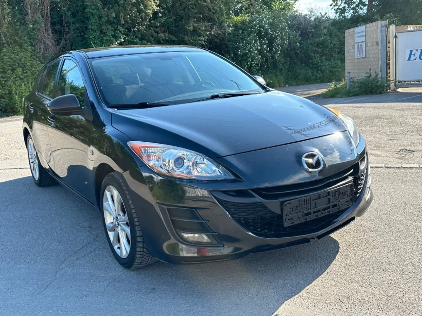 Mazda 3 Lim. 1.6 Benziner High-Line Navigation Schwarz - 2