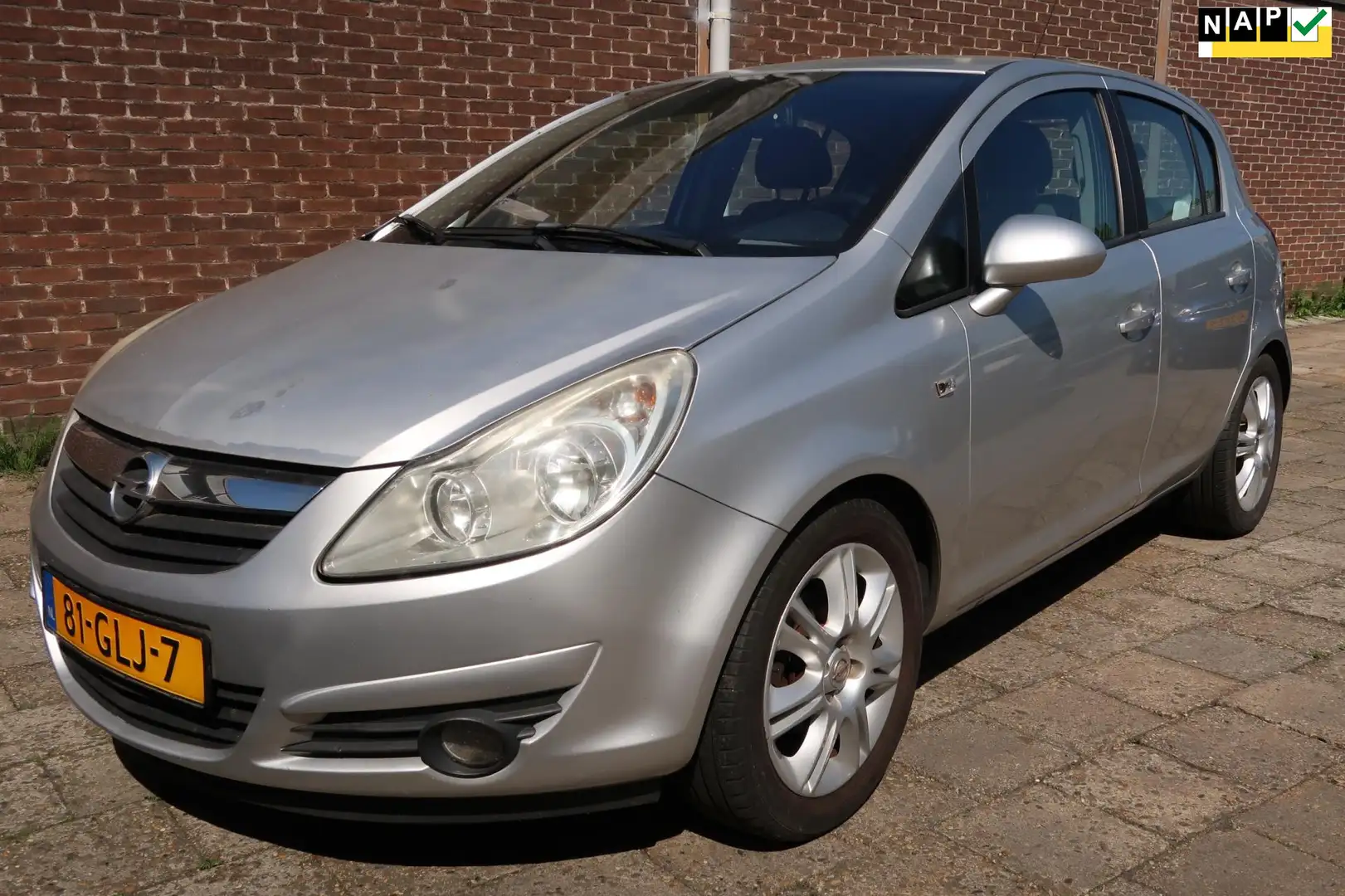 Opel Corsa 1.4-16V Cosmo Gris - 1