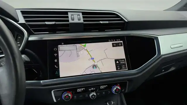 Audi Q3 view 17