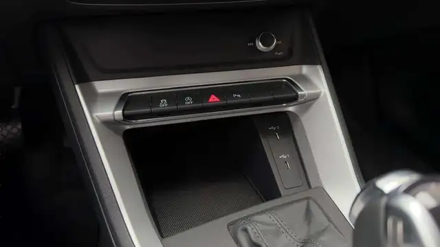 Audi Q3 view 22