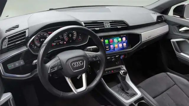 Audi Q3 view 5