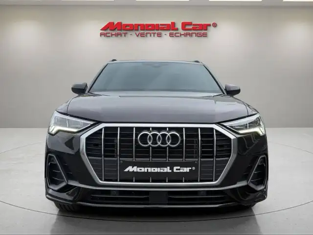 Audi Q3 view 11
