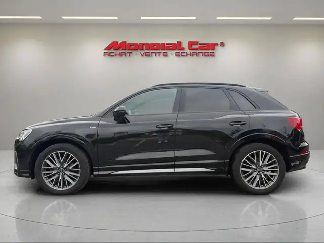 Audi Q3 view 3