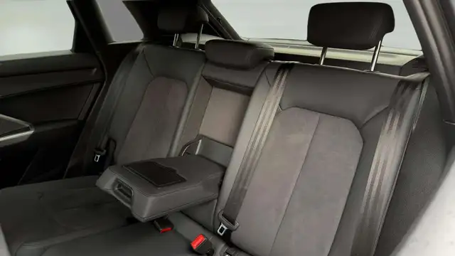 Audi Q3 view 26