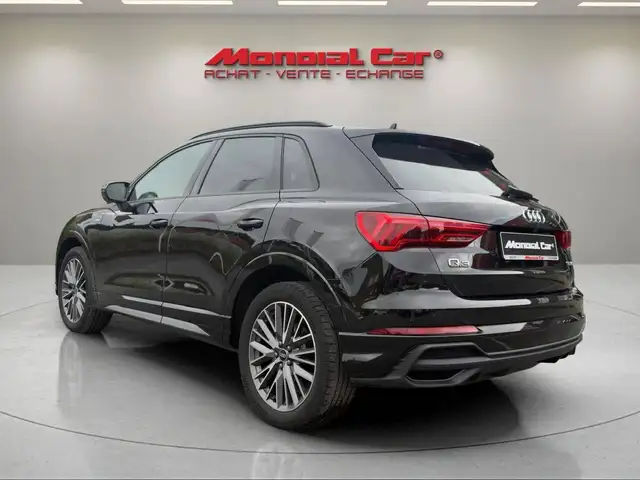 Audi Q3 view 4