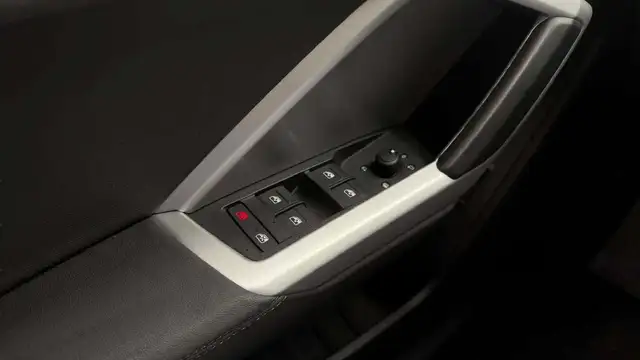Audi Q3 view 28