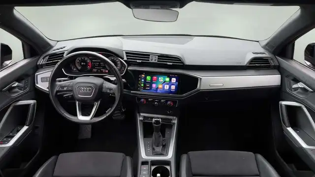 Audi Q3 view 12