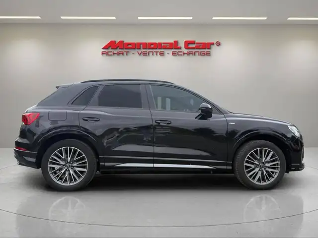 Audi Q3 view 9