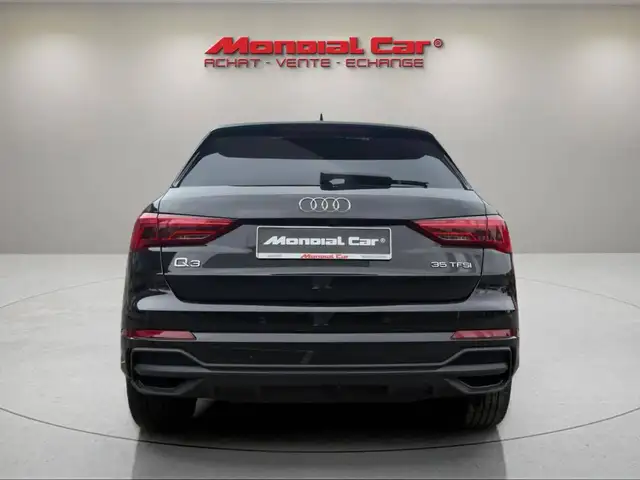 Audi Q3 view 6