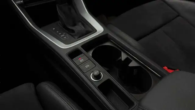 Audi Q3 view 23