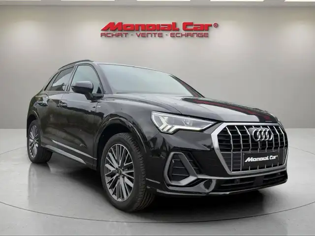 Audi Q3 view 10