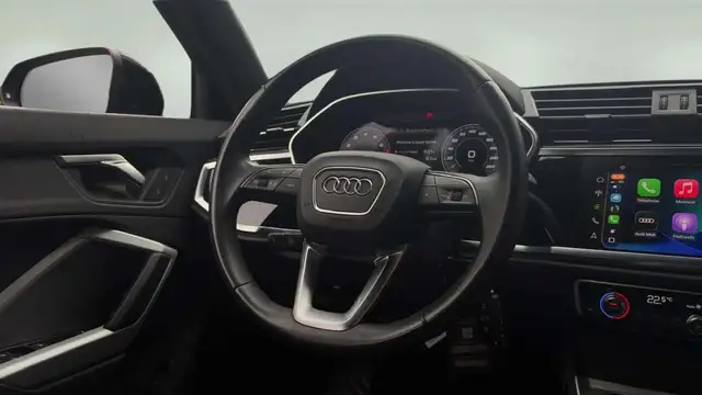 Audi Q3 view 14