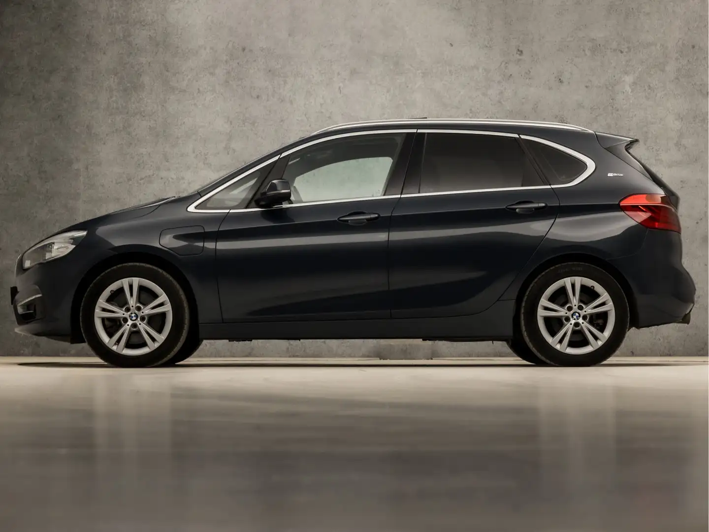 BMW 225 2-serie Active Tourer 225xe High Executive 225Pk A siva - 2