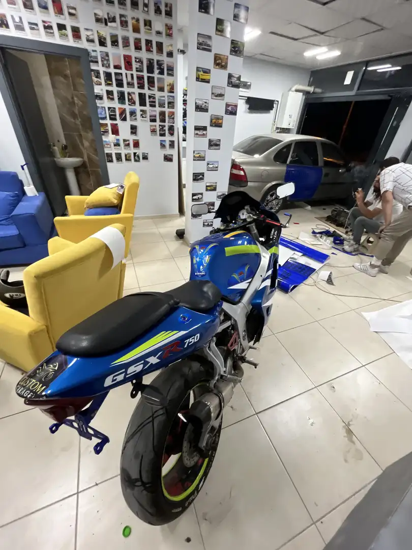 Suzuki GSX-R 750 Suzuki Gsxr 750 Srad - 2