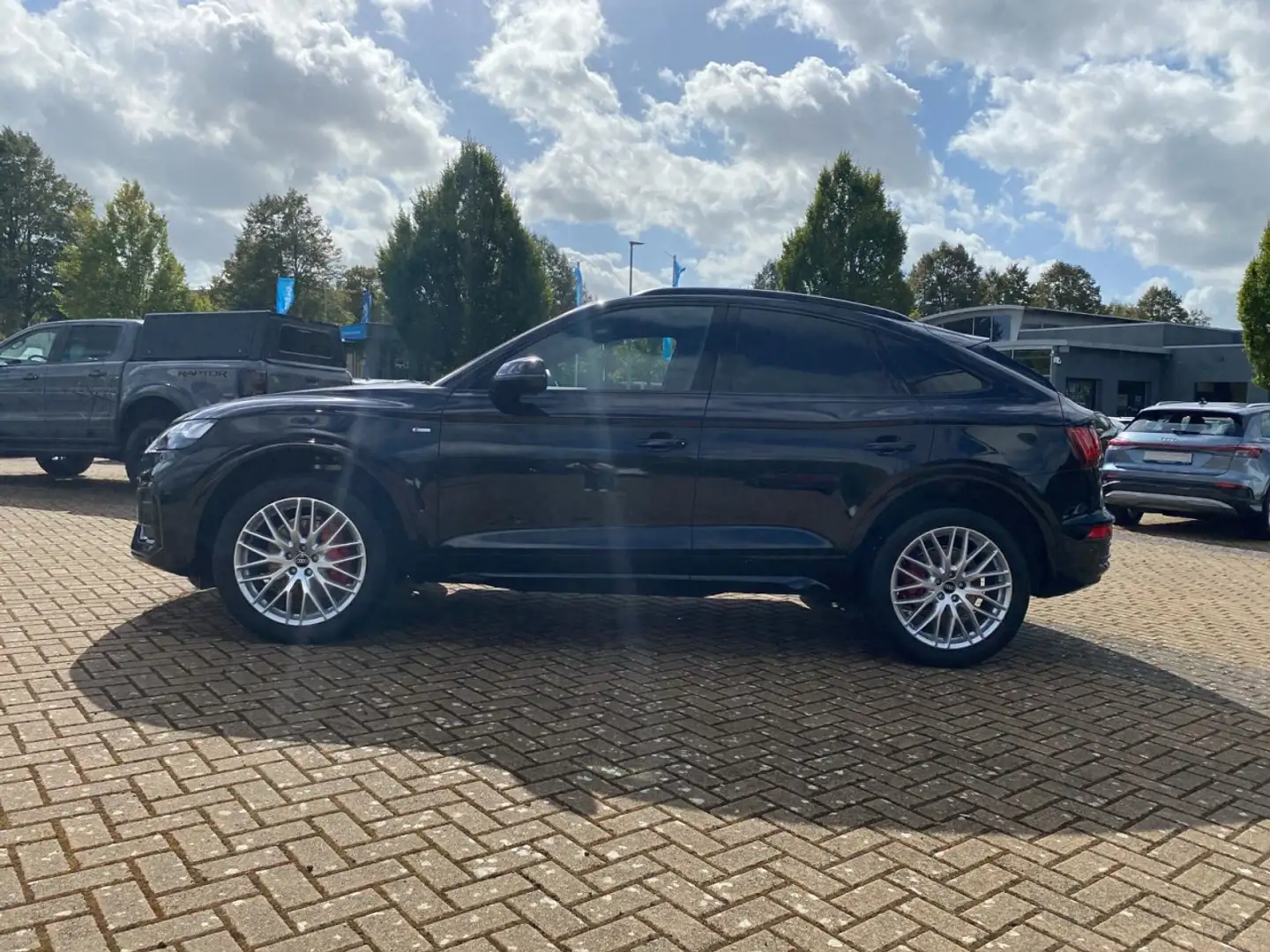 Audi Q5 Sportback 40 TDI quattro S line*AHK*RFK*APP* Noir - 2