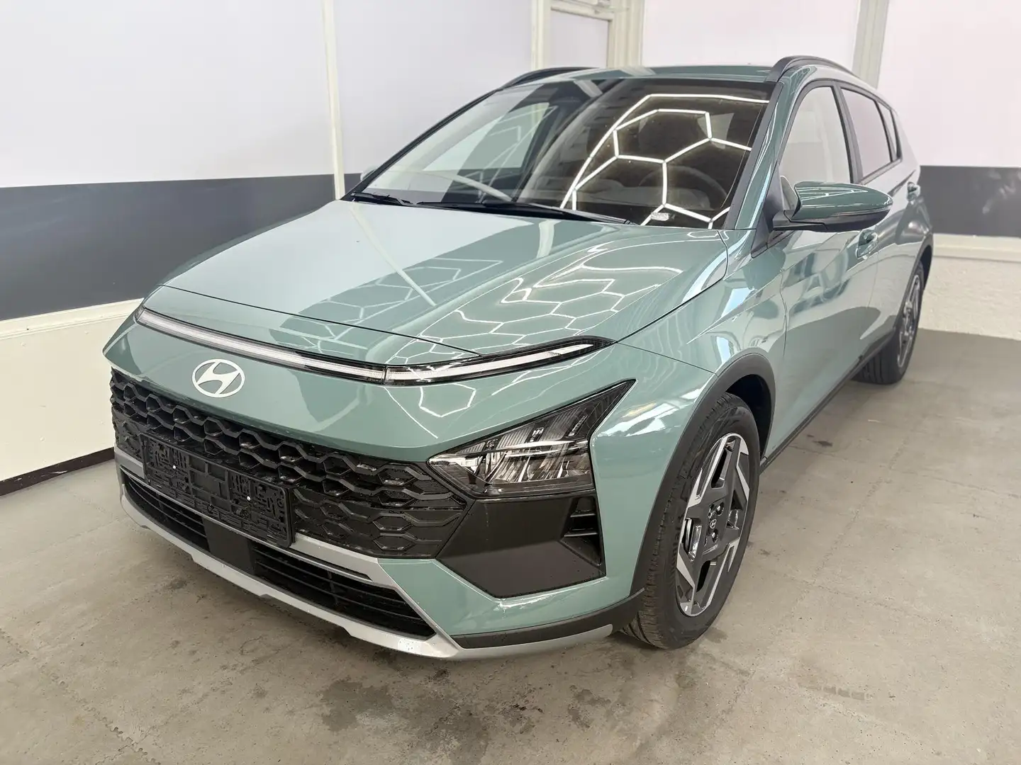 Hyundai BAYON STYLE DCT SHZ NAVI RFK Licht/Regensensor 17ALU ... Grün - 1
