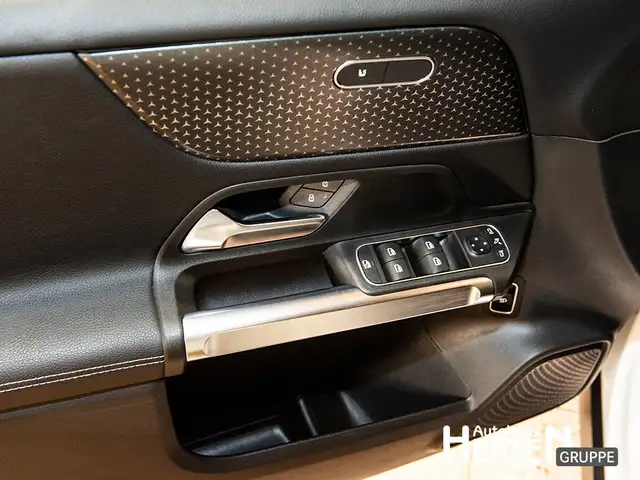Mercedes-Benz GLB view 9
