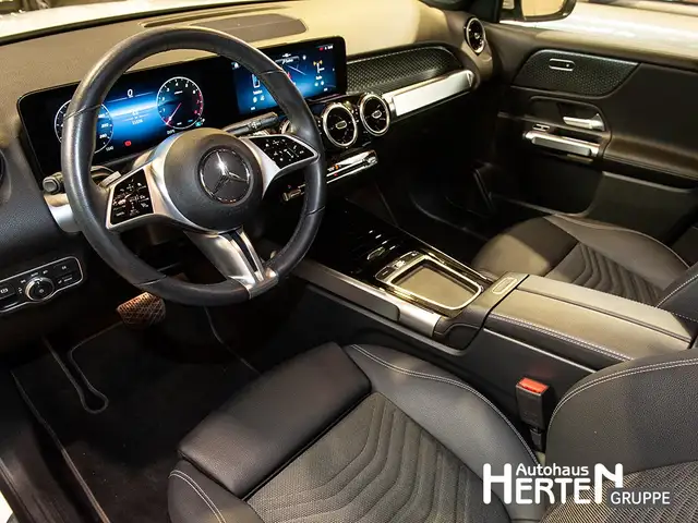 Mercedes-Benz GLB view 8