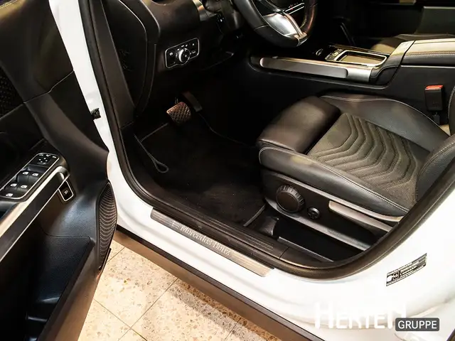 Mercedes-Benz GLB view 12
