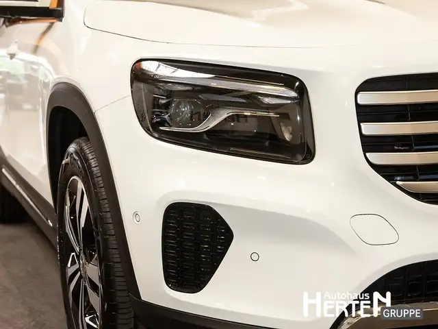 Mercedes-Benz GLB view 13