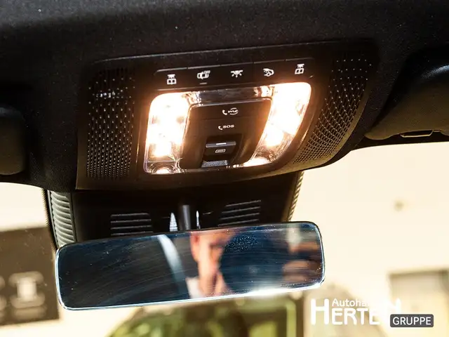 Mercedes-Benz GLB view 11