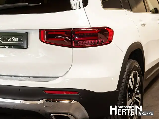 Mercedes-Benz GLB view 14