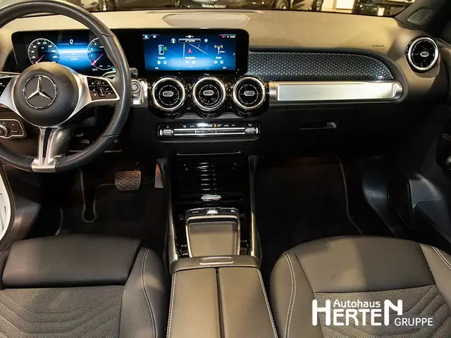 Mercedes-Benz GLB view 10