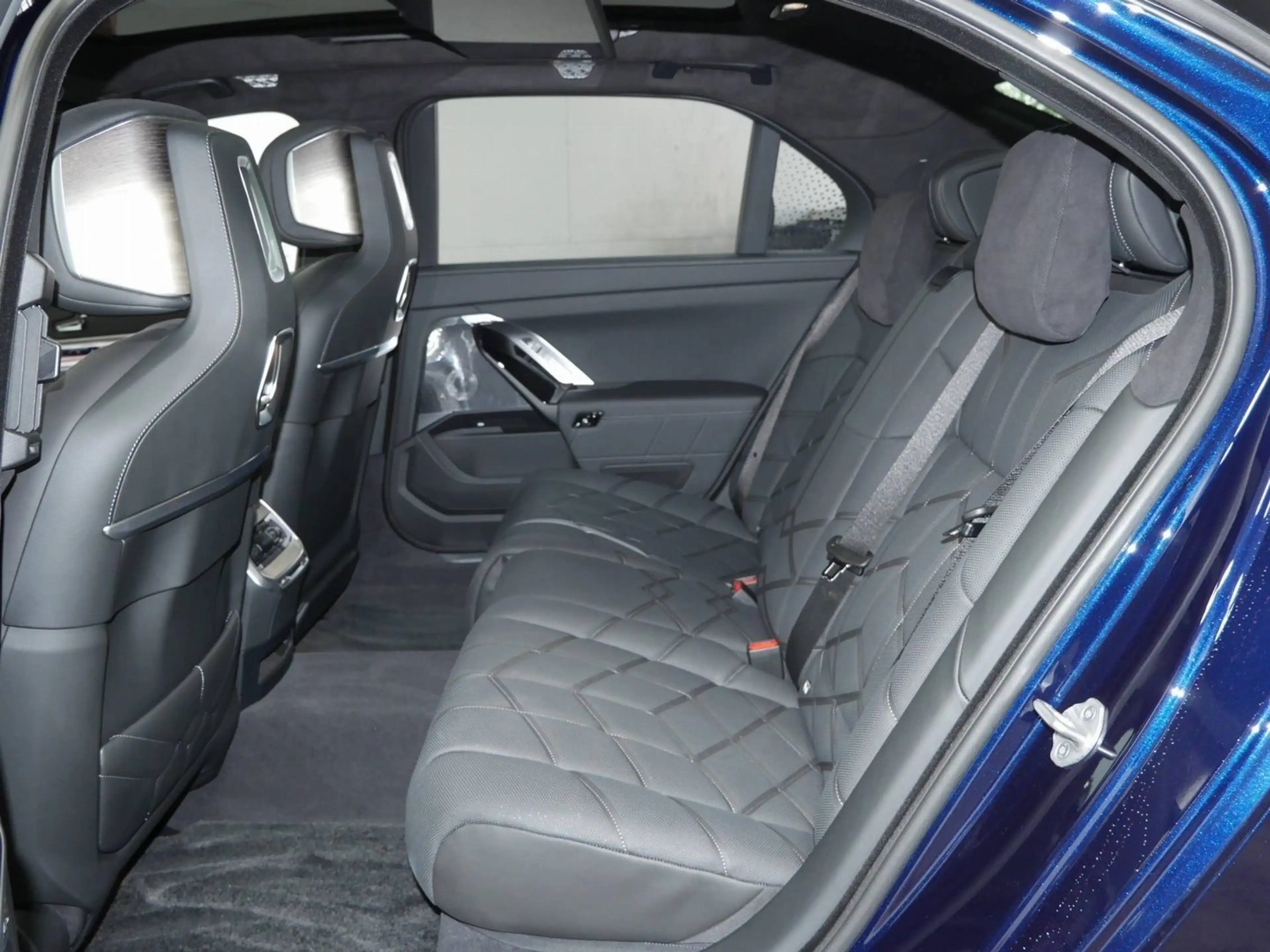 BMW 750 e xDrive M Sport PRO //ExecutiveLoungeSeating — photo 8