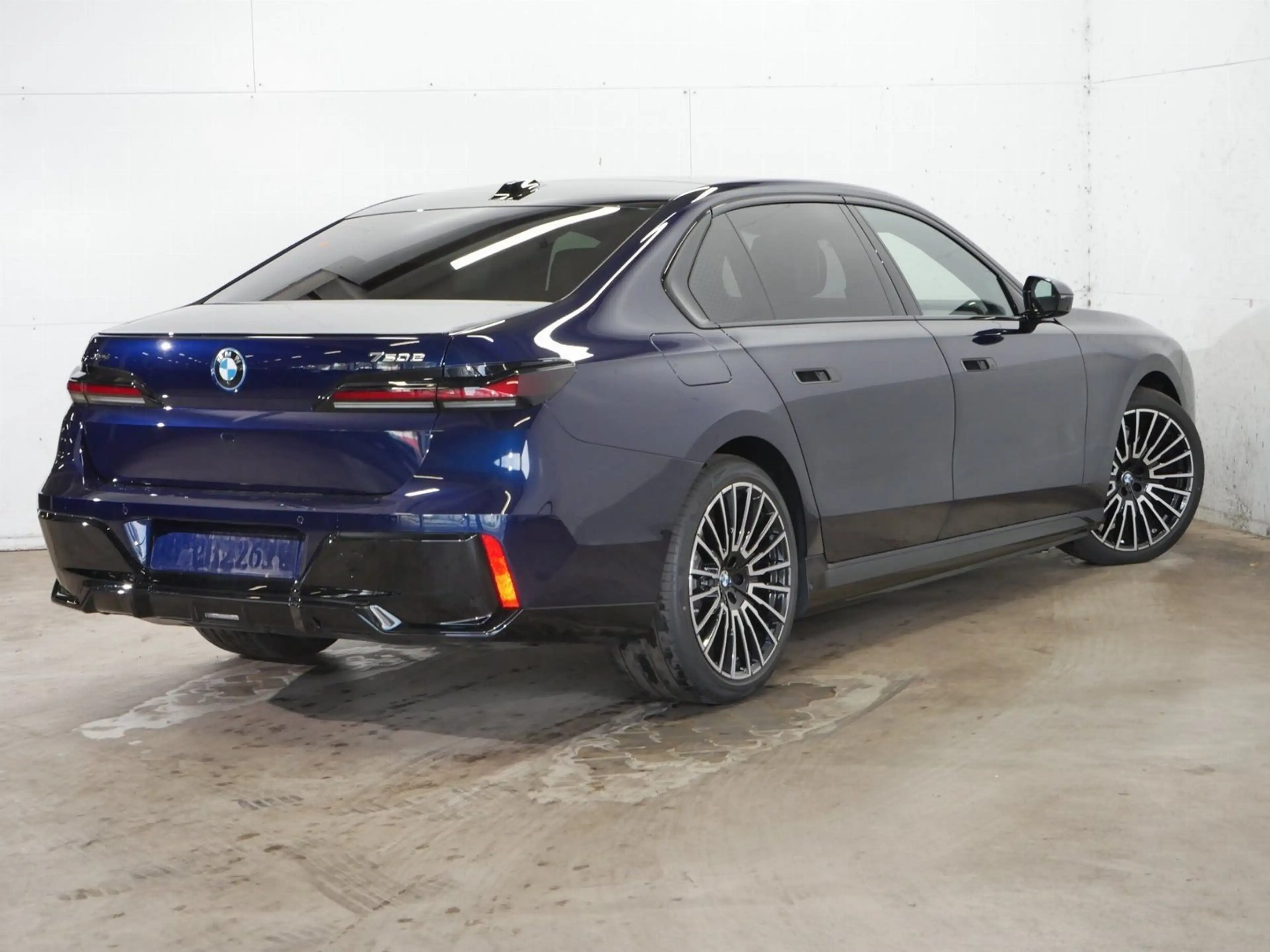 BMW 750 e xDrive M Sport PRO //ExecutiveLoungeSeating — photo 2