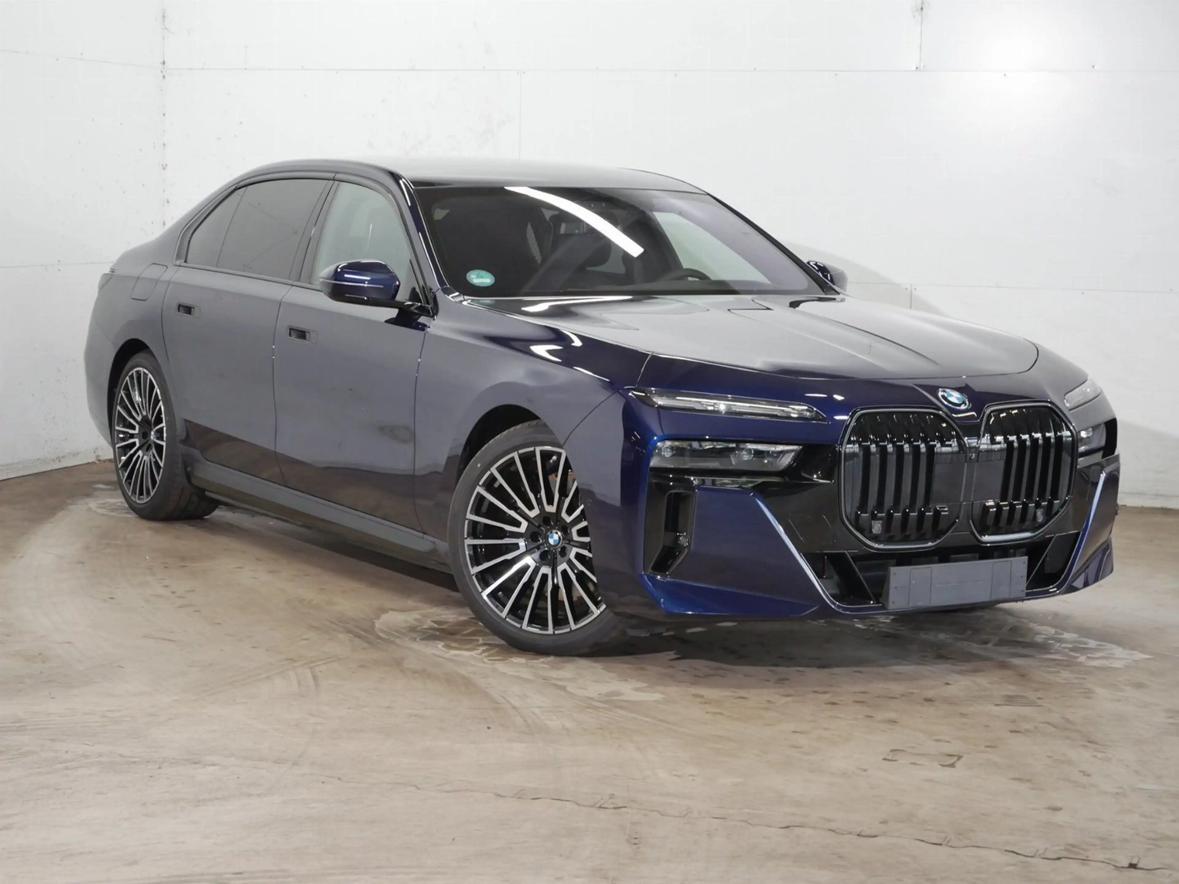 BMW 750 e xDrive M Sport PRO //ExecutiveLoungeSeating — photo 3