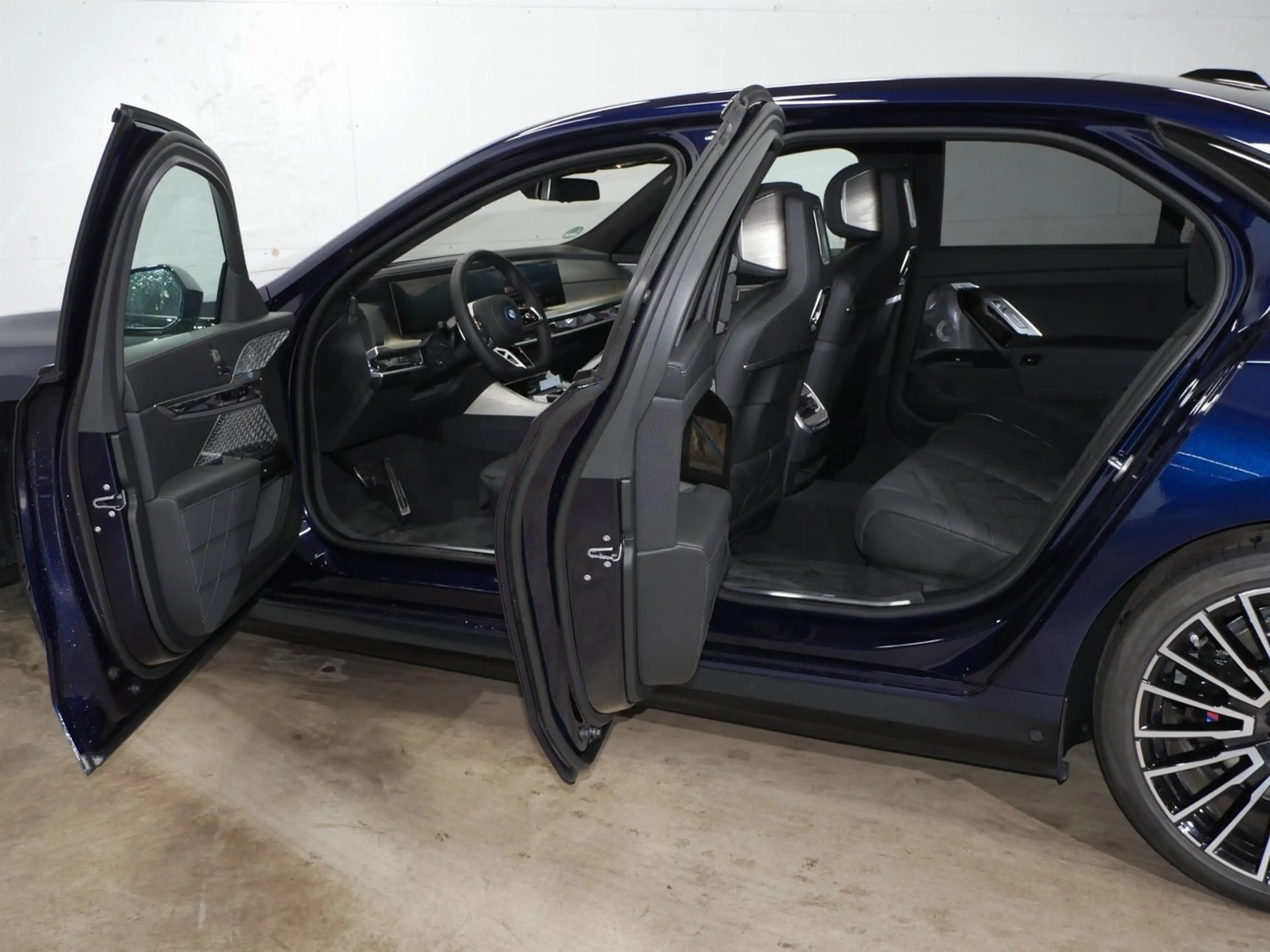 BMW 750 e xDrive M Sport PRO //ExecutiveLoungeSeating — photo 12