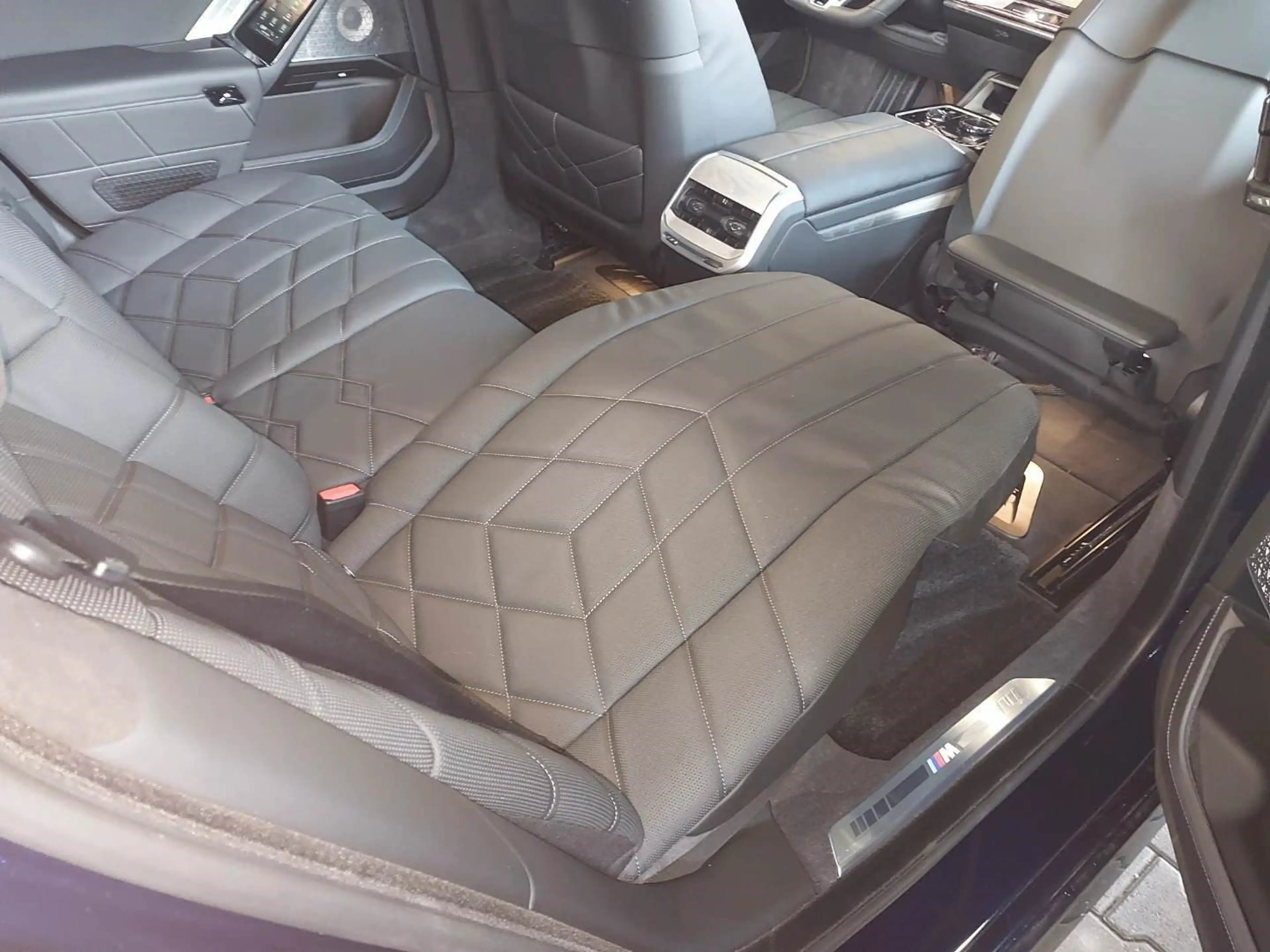 BMW 750 e xDrive M Sport PRO //ExecutiveLoungeSeating — photo 10