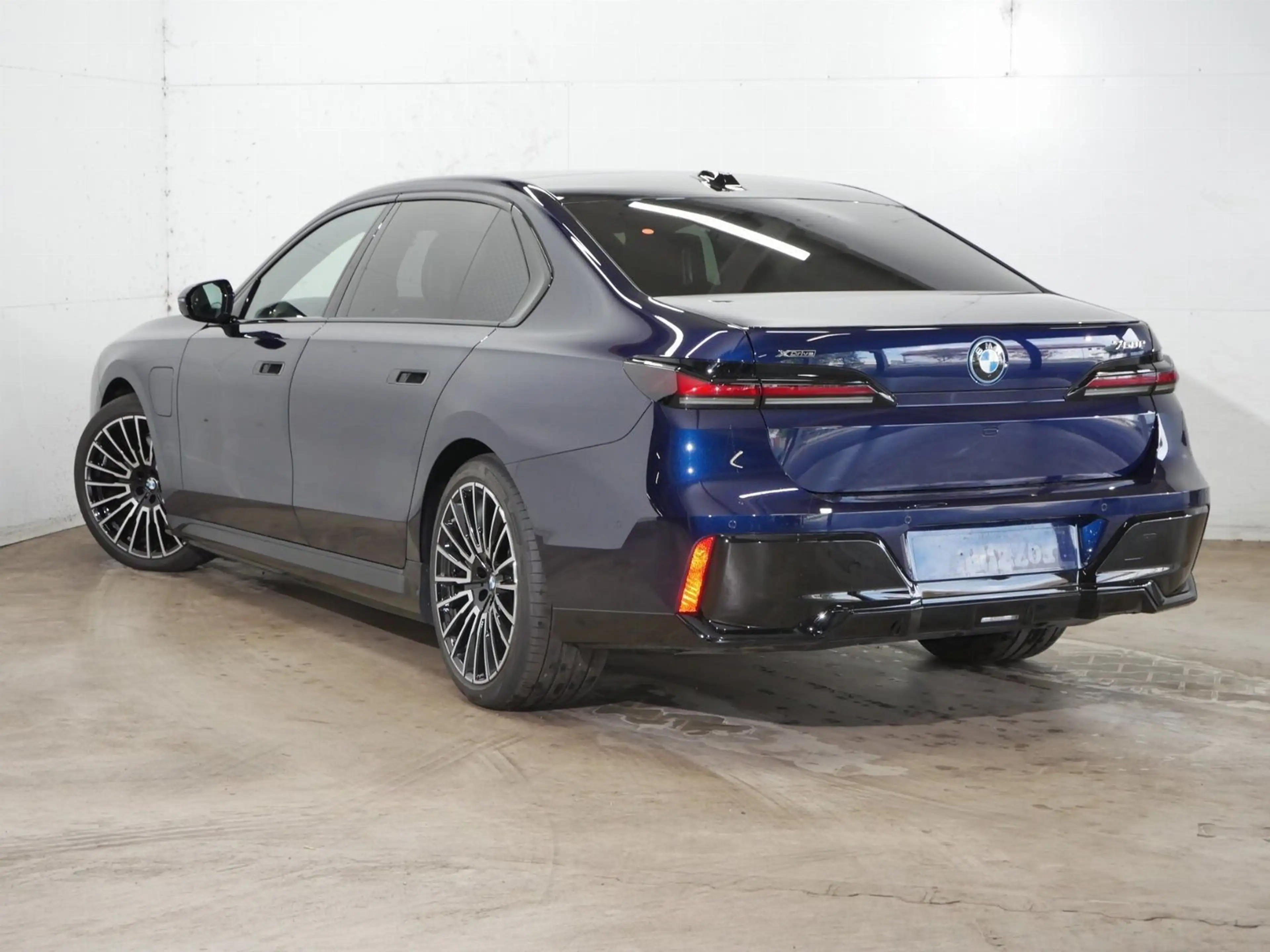 BMW 750 e xDrive M Sport PRO //ExecutiveLoungeSeating — photo 4