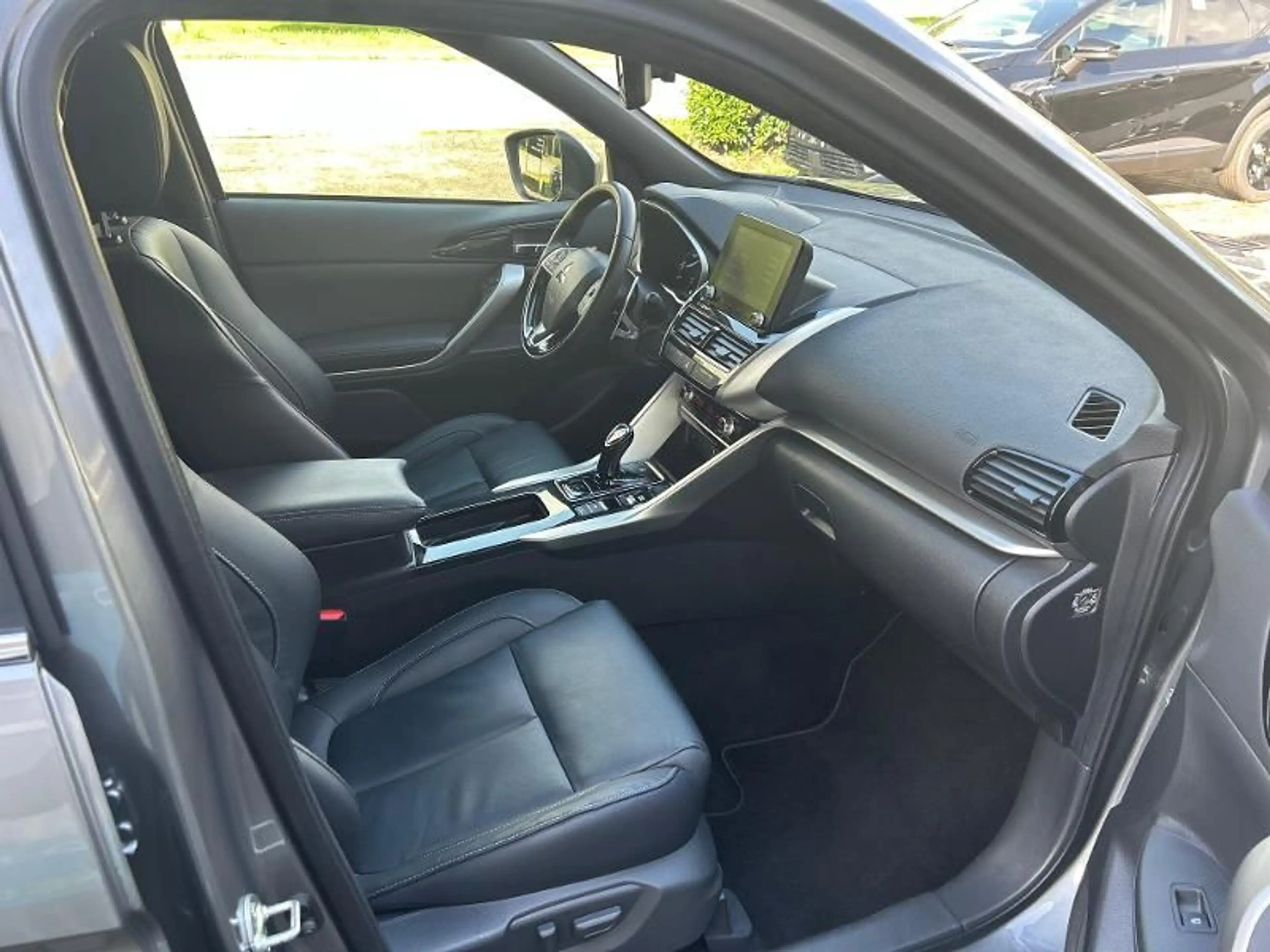Mitsubishi Eclipse Cross PHEV TOP 2.4 *Allwetter*AHK*Leder — photo 10