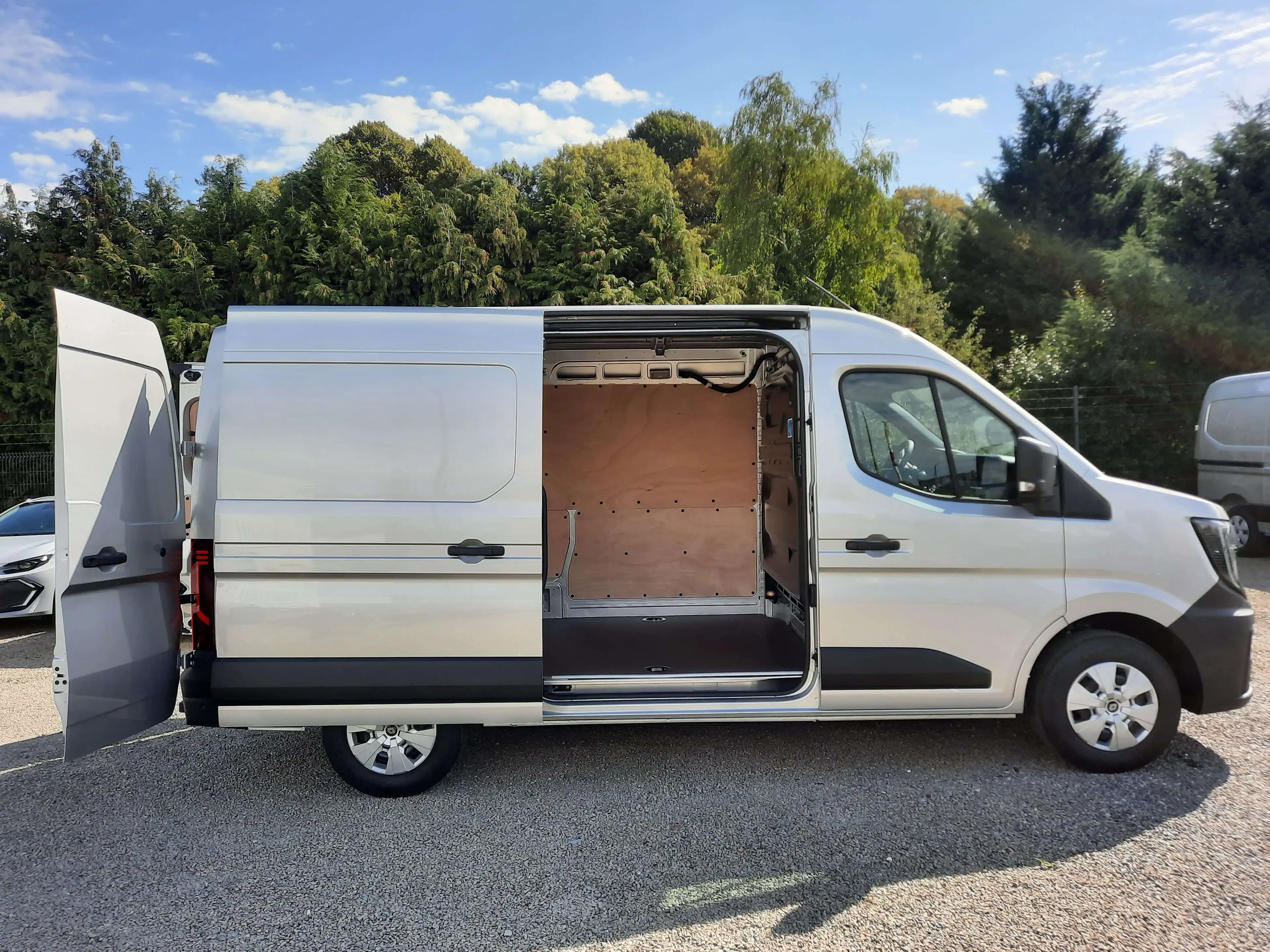 Renault Master Fourgon 3.5T L2H2 2.0 BlueDCI 170 A9 Extra 0 km — photo 10
