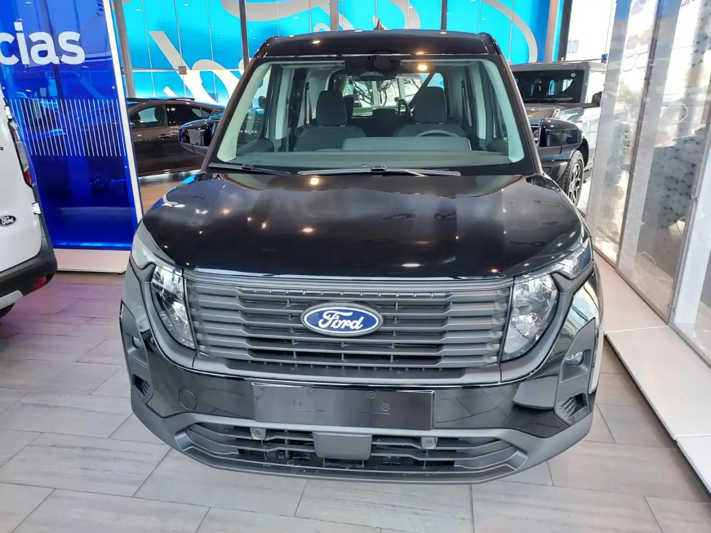 Ford Tourneo Courier 1.0 Ecoboost Trend Negro - 2