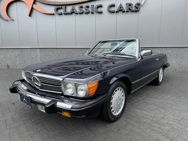 Mercedes-Benz SL 560 W107