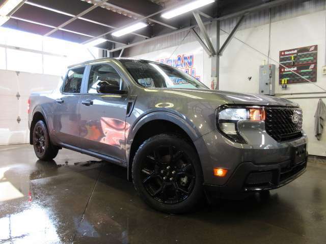 2026 Ford Maverick XLT HYBRID AWD, ROOF, BLACK PACK, JUST 768 KM!