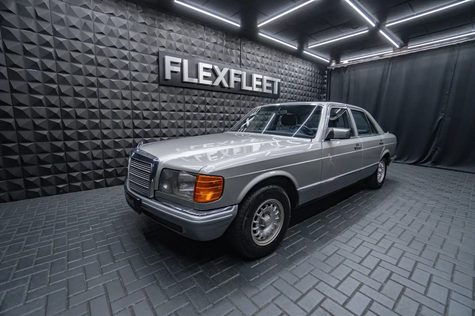 Mercedes-Benz 380 SE  Automatik 2. Hand H-Zulassung Grey - 2