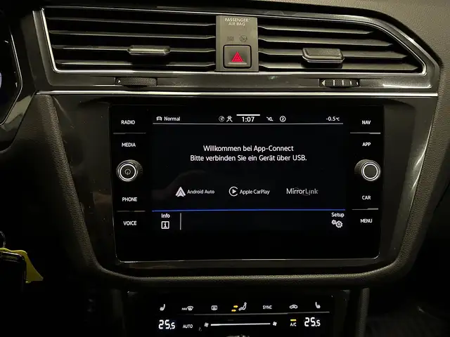 Volkswagen Tiguan Allspace view 22