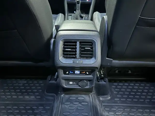 Volkswagen Tiguan Allspace view 26