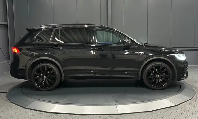 Volkswagen Tiguan Allspace view 6