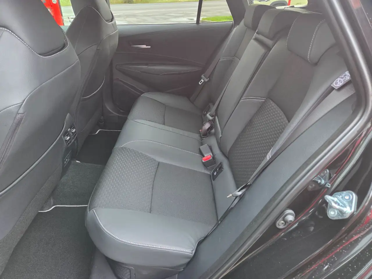 Toyota Corolla Touring Sports 2.0 Hybrid Lounge ACC Pano 10